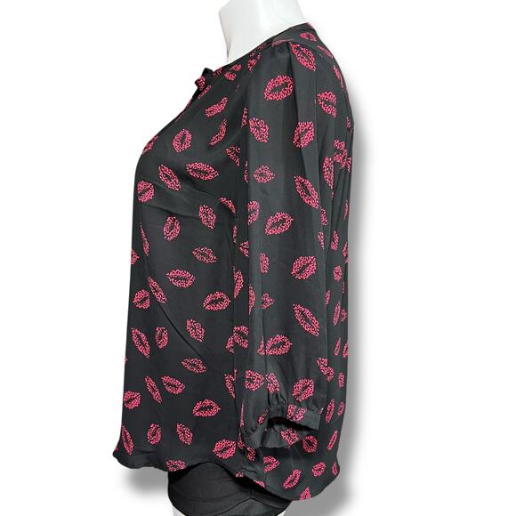 Torrid Womens Blouse Top Shirt Pullover Tie Collar Lip Print Black Pink Size 1 - Picture 5 of 12